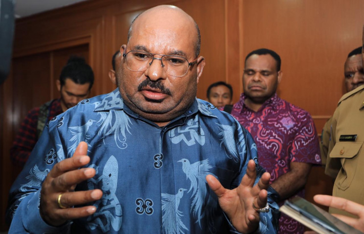 Gubernur Enembe Ajak Lestarikan Jaga Bahasa Daerah